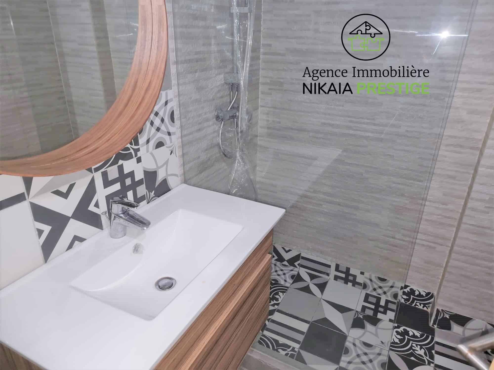 Location appartement meublé de 75 m² avec des balcons, 2 chambres, parking, quartier Riviera à Casablanca 1 (10)