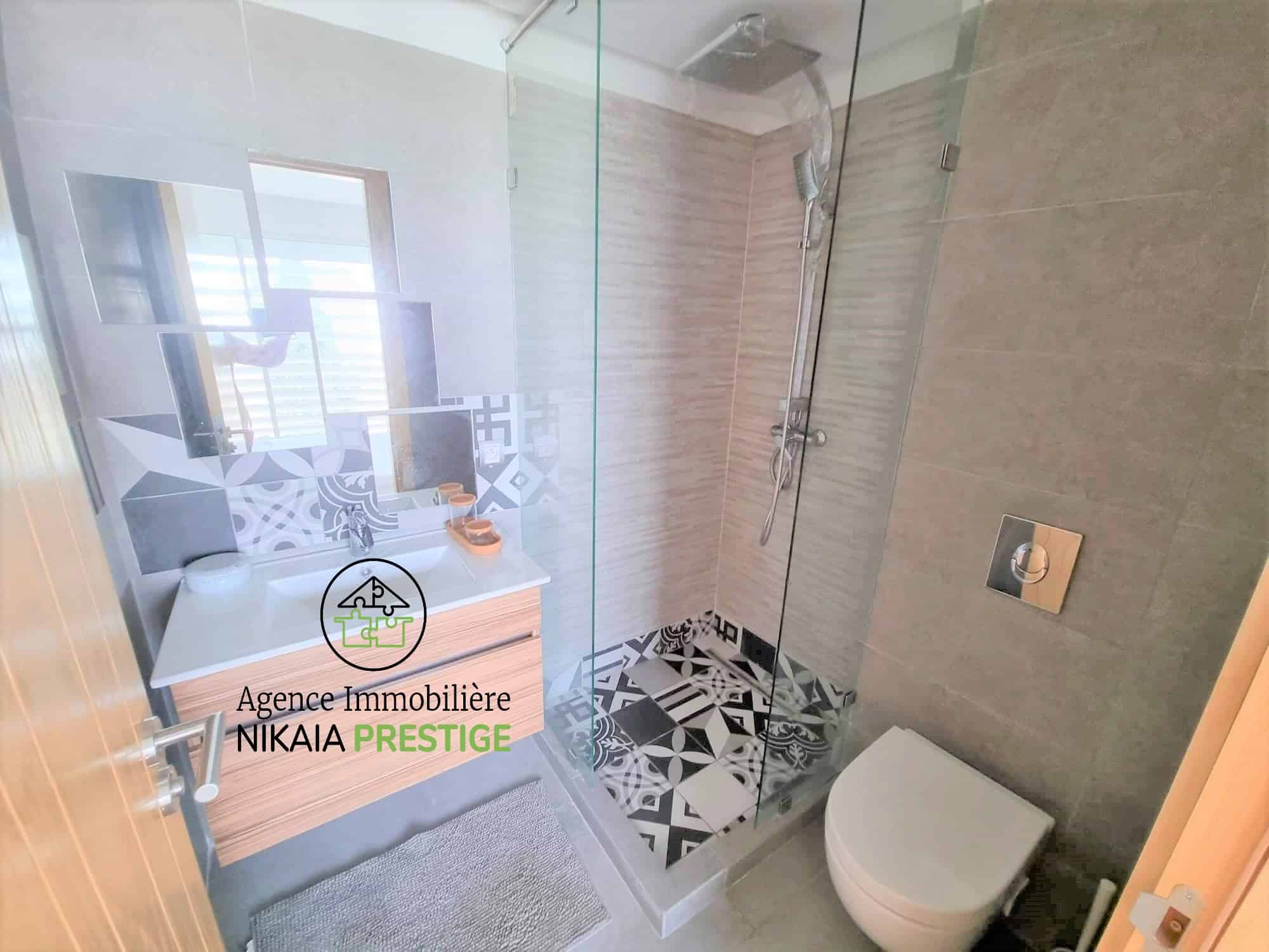 Location appartement meublé de 75 m² avec des balcons, 2 chambres, parking, quartier Riviera à Casablanca 1 (7)