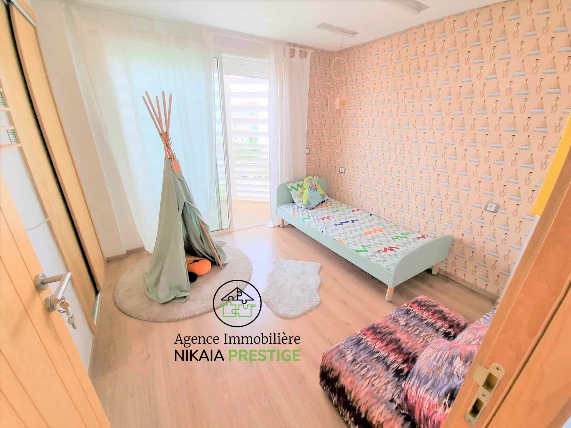 Location appartement meublé de 75 m² avec des balcons, 2 chambres, parking, quartier Riviera à Casablanca 1 (8)